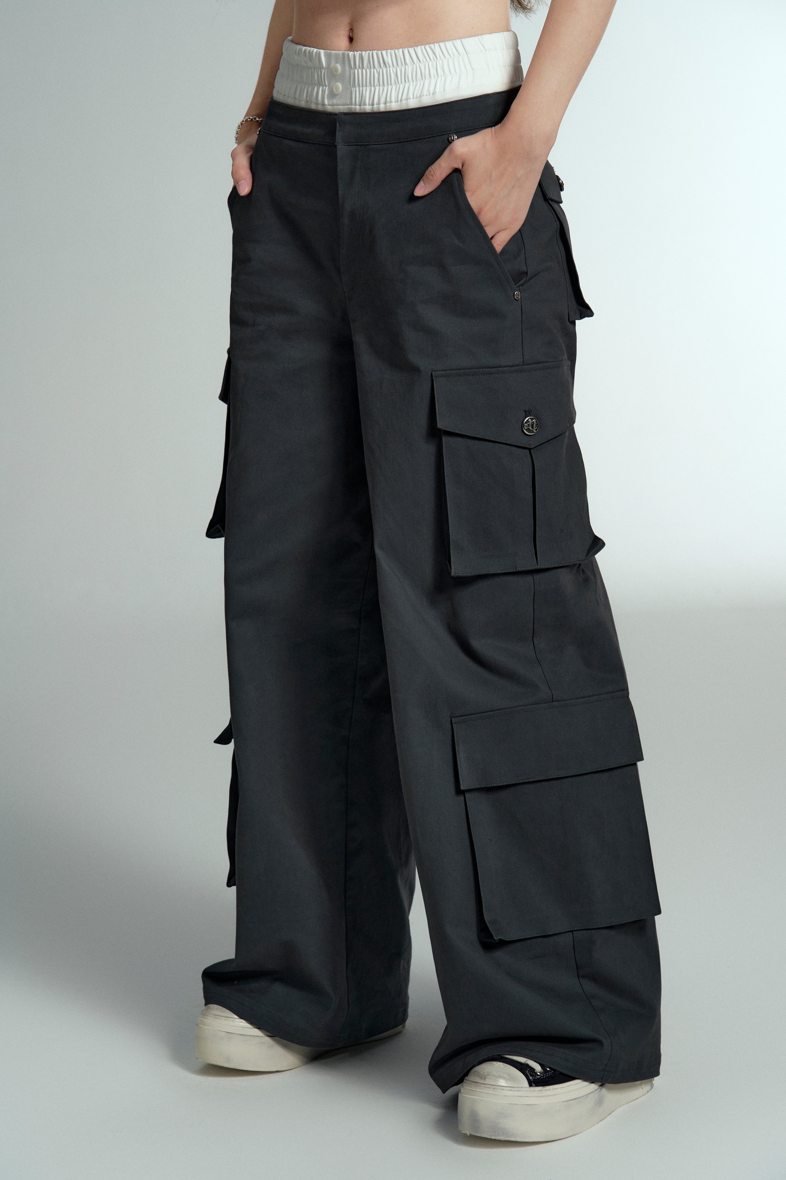 inner set cargo pants