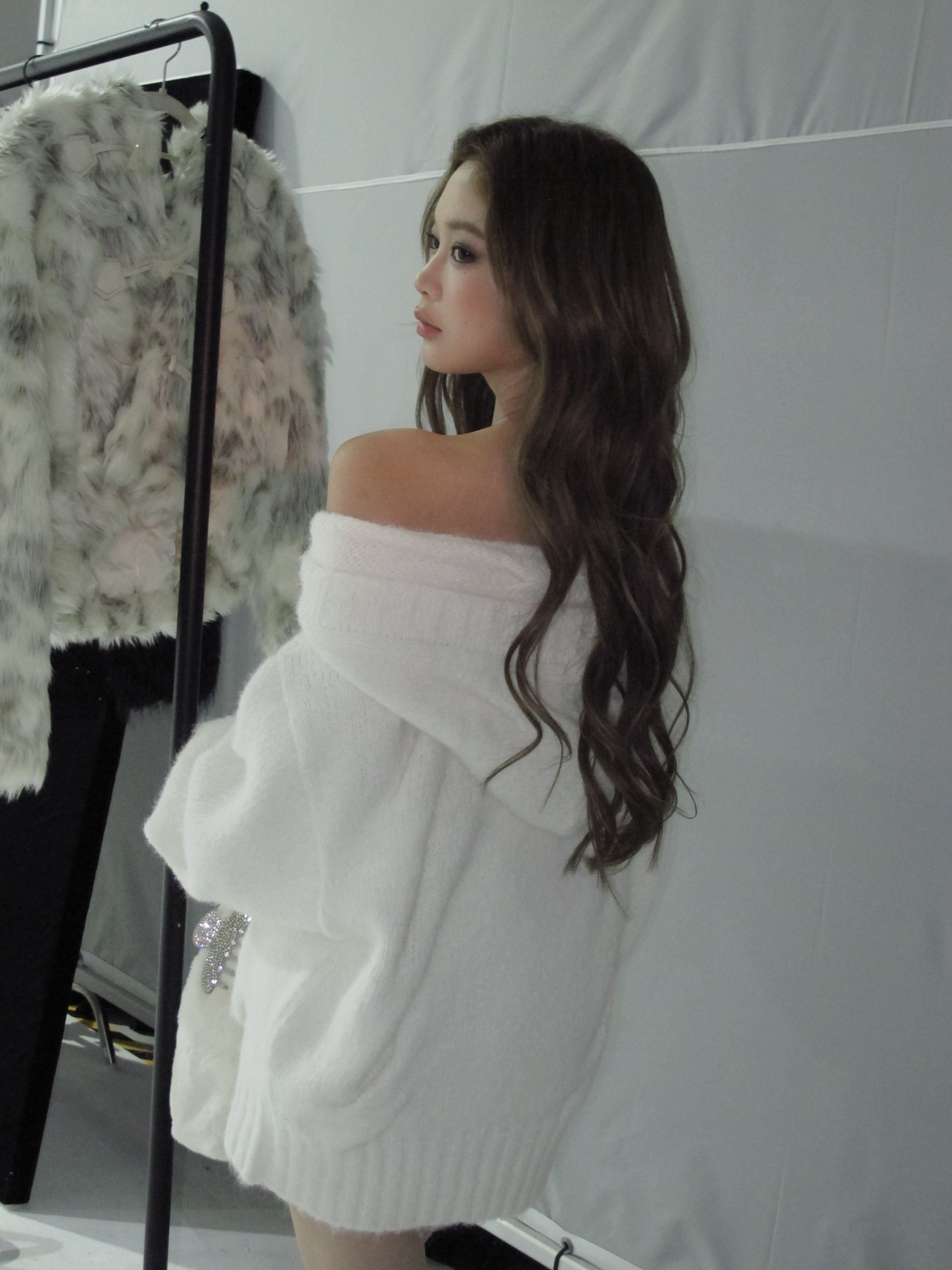 andwang ribbon off shoulder knit set 白 受注販売) Ribbon Off-Shoulder Knit Set