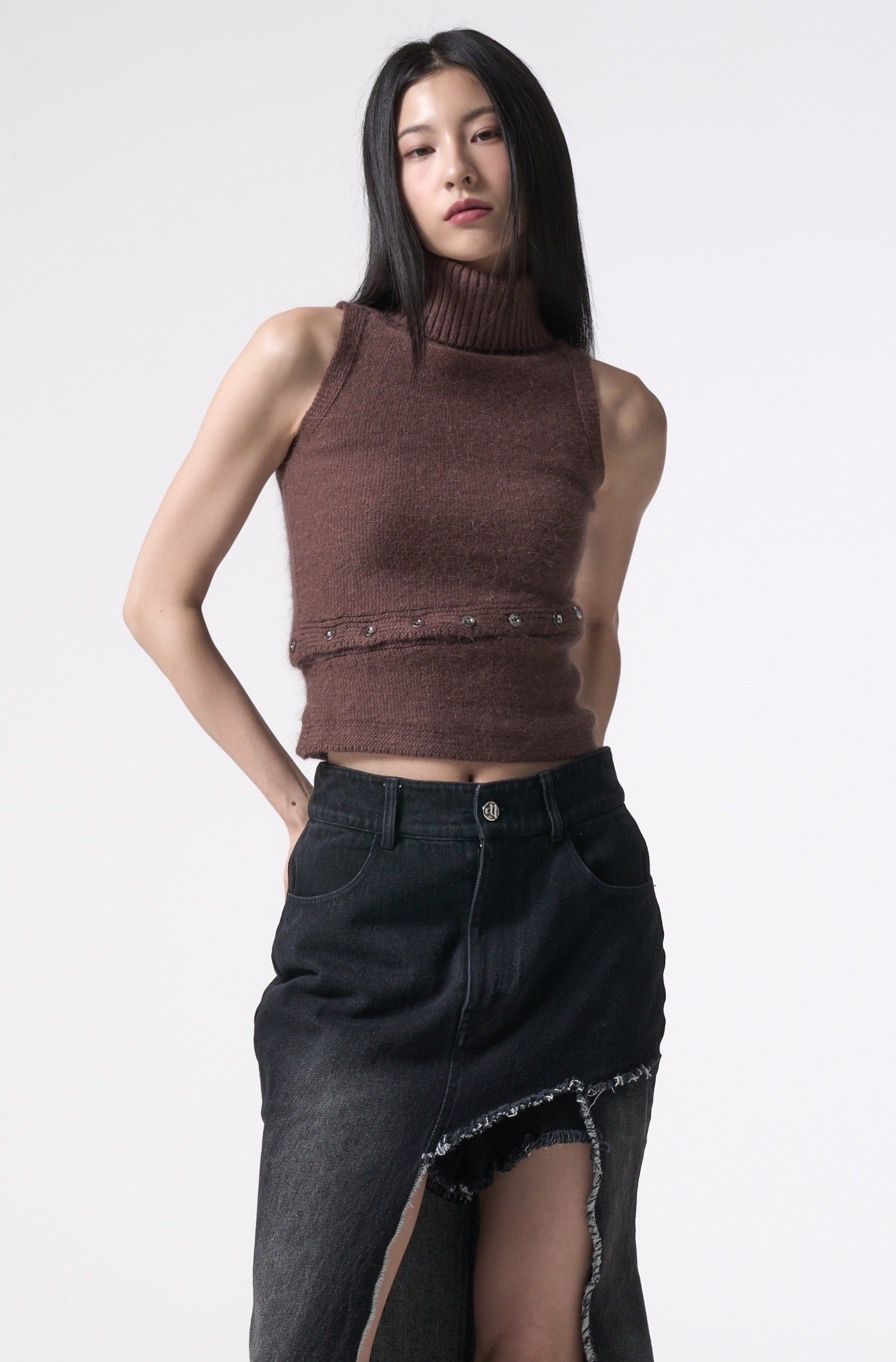 button fluffy nosleeve knit tops