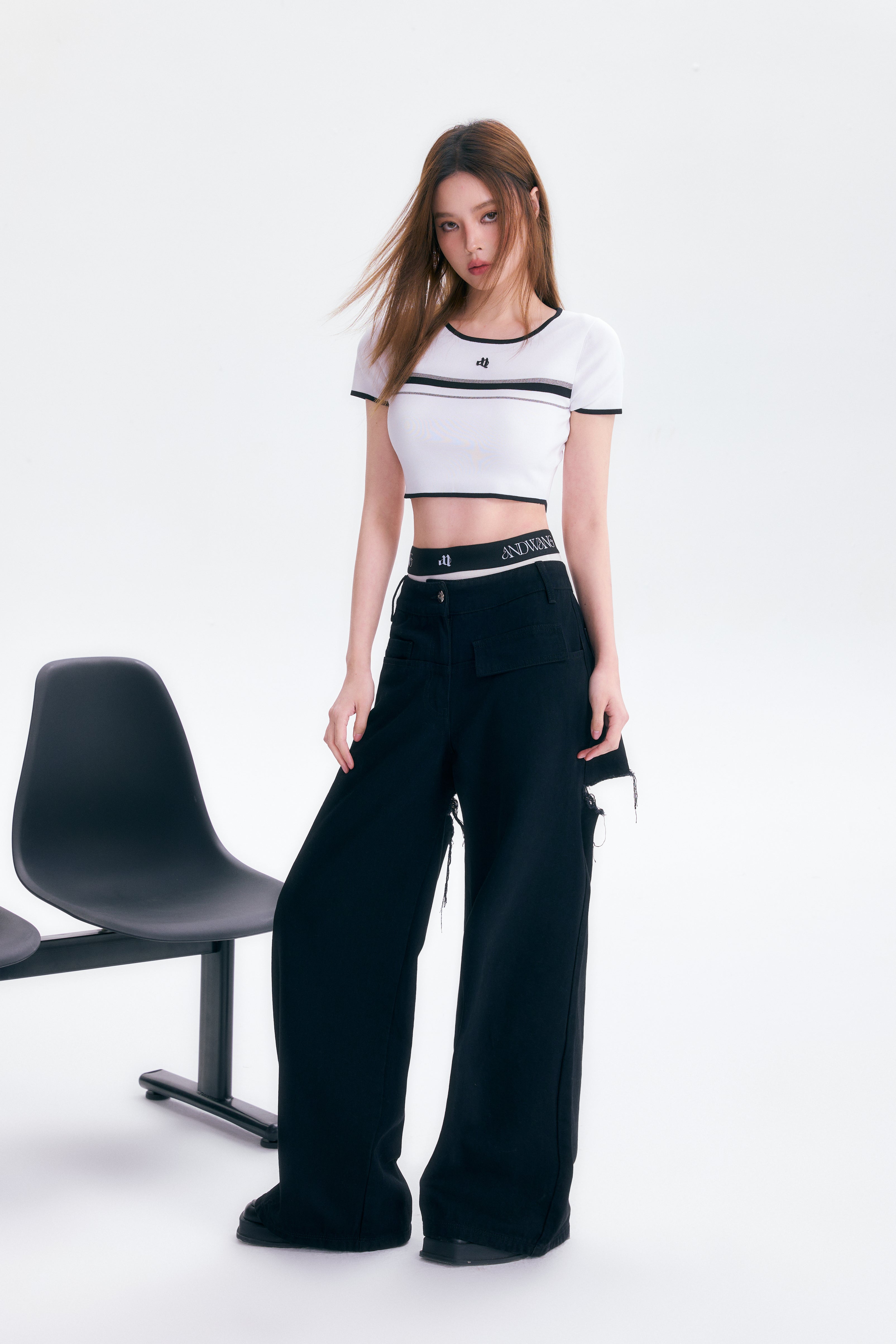 andwang アンドワンback cutout denim pants-